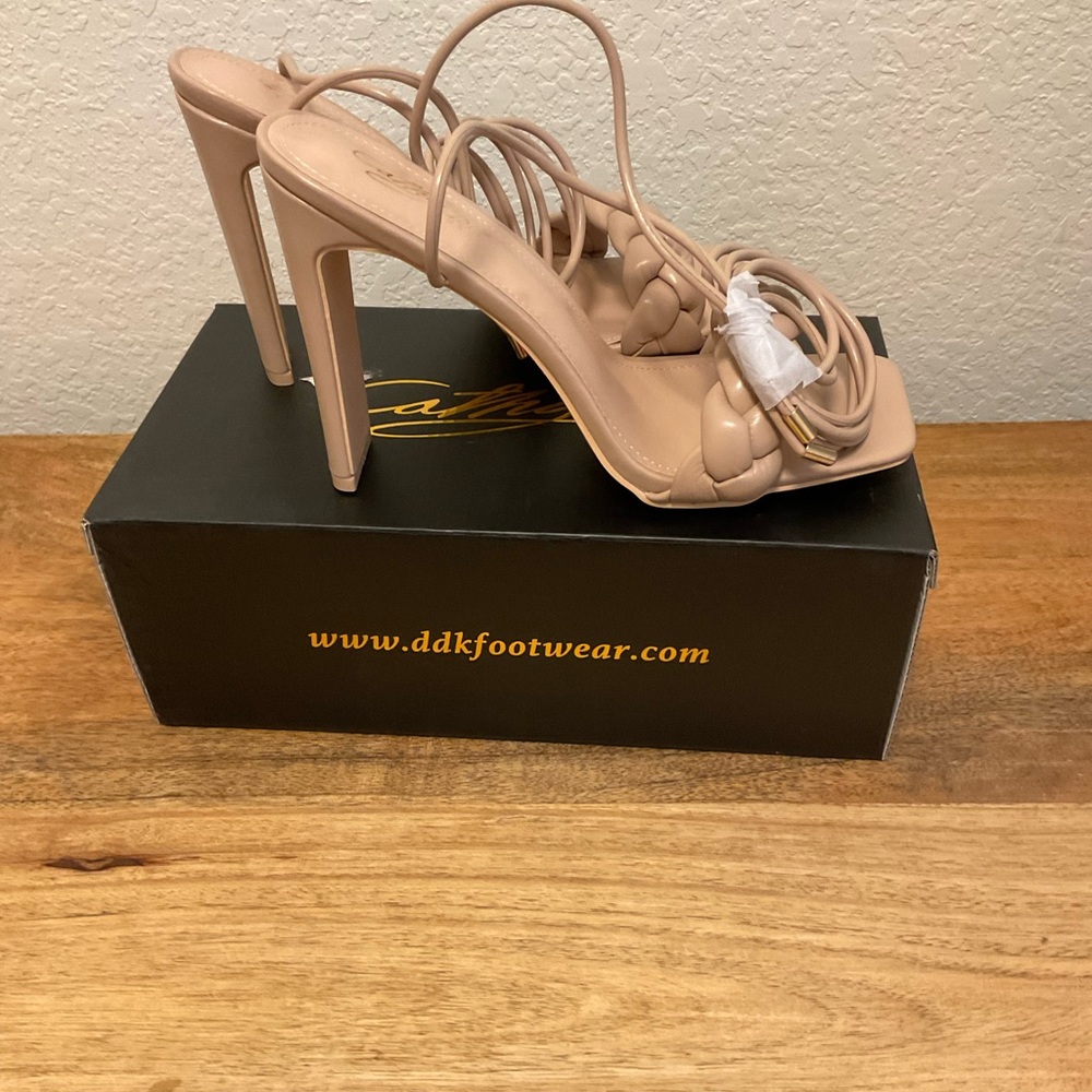 Cathy Din Audra-1 Ladies Heels Nude size 8 NWT